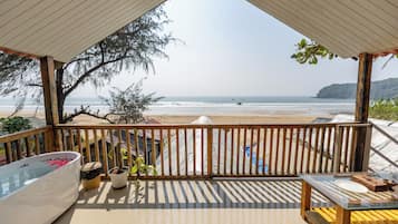 Sea View Hut (Upstairs) | Jetted tub