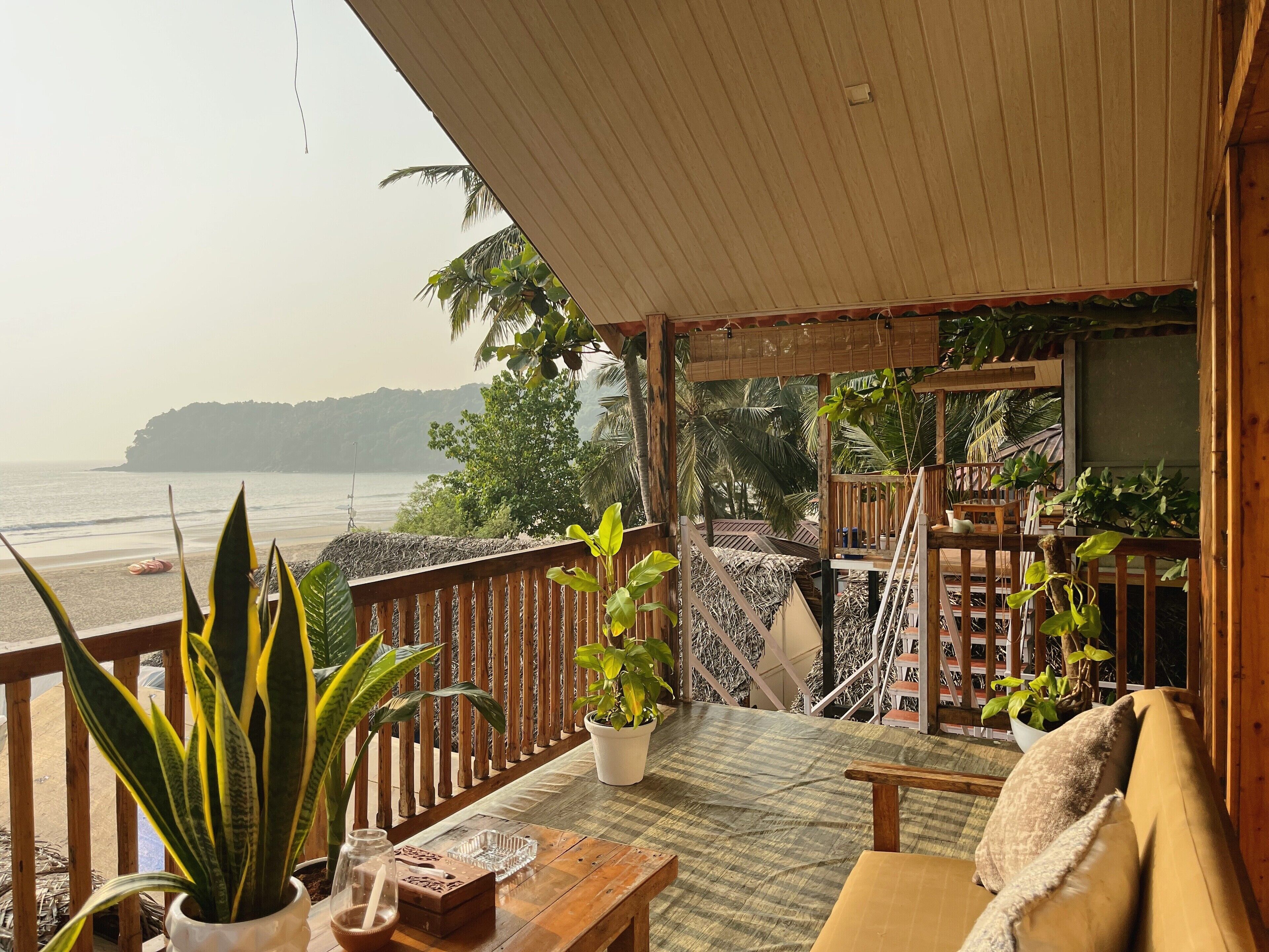 Cabana superluxo, banheira, vista para a praia (Sea View Hut Upstairs) | Vista da sacada