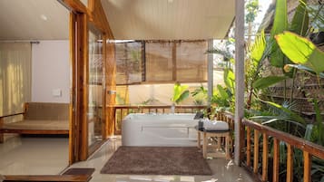 Premium-Ferienhütte, Badewanne | Balkon