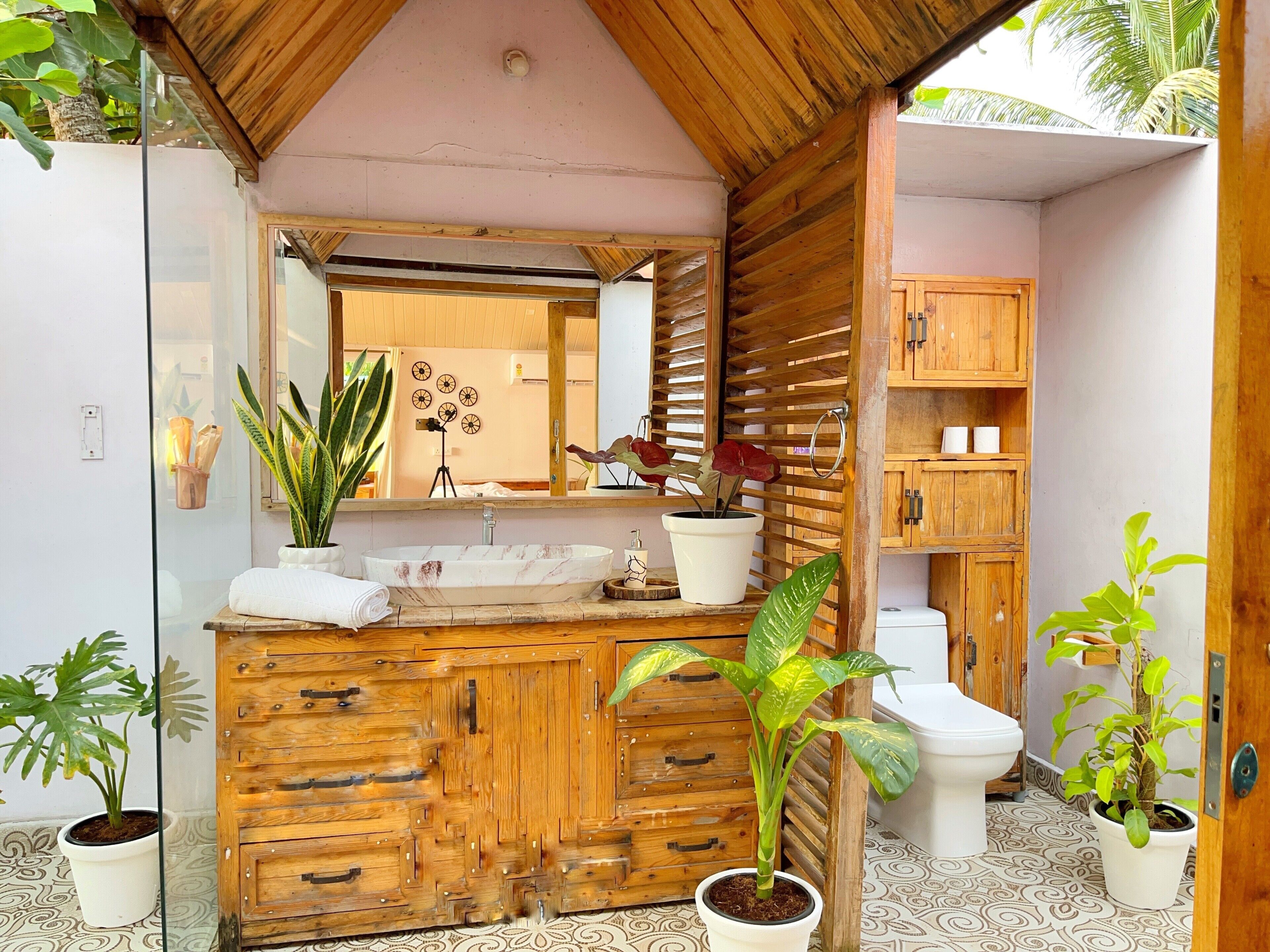 sea view hut (upstairs) | bathroom | shower, bathrobes, towels