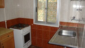 Apartment, 1 Bedroom | Private kitchen | Fridge, stovetop, cookware/dishes/utensils
