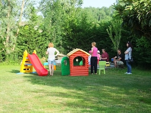 Children’s play area – outdoor