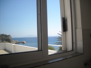 Estudio básico, 1 cama matrimonial, vista al mar | Vista desde la habitación