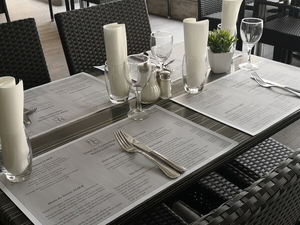 Frühstück, Mittagessen, Abendessen, französische Küche