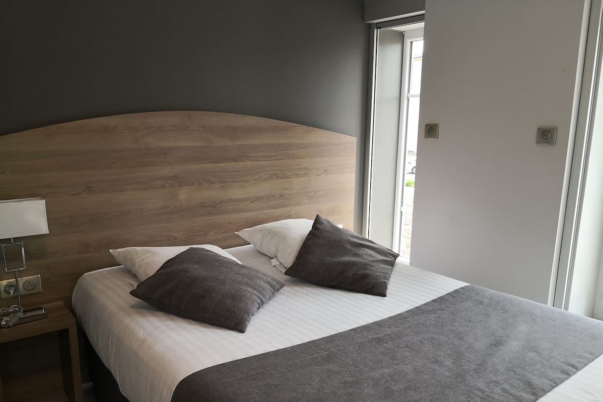 Double Room | Desk, iron/ironing board (on request), cribs (free), WiFi (free)