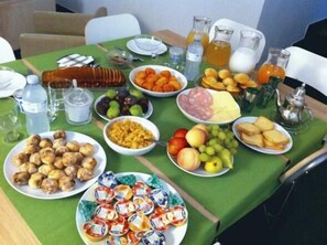 Free daily continental breakfast