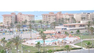 2 piscines extérieures