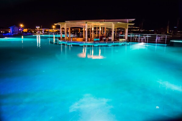 Poolside bar - Tolip Taba (Taba Heights)
