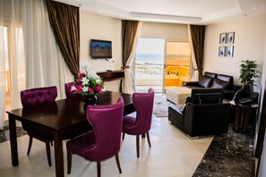 Honeymoon suite with Sea & Pool view | Wohnbereich