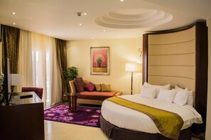 Honeymoon suite with Sea & Pool view