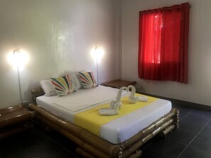 Roupas de cama premium, frigobar, cofres nos quartos, escrivaninha