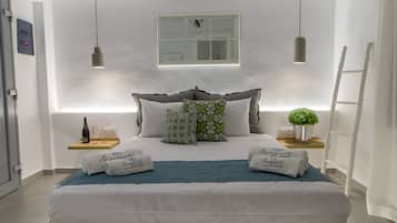 Standard Triple Room | Minibar, in-room safe, desk, soundproofing