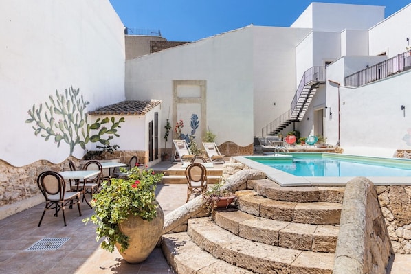 Outdoor pool, pool loungers