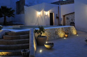 Outdoor pool, pool loungers - Morfeo charming Rooms & relax (Avola)