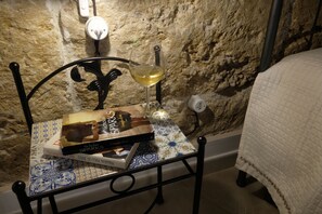 Deluxe Room | 2 bedrooms, Egyptian cotton sheets, premium bedding, minibar