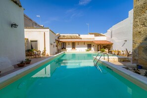 Outdoor pool, pool loungers