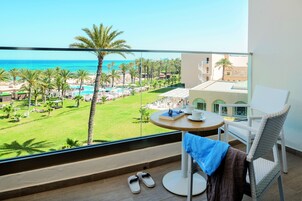 Minibar, blackout drapes, free WiFi, bed sheets