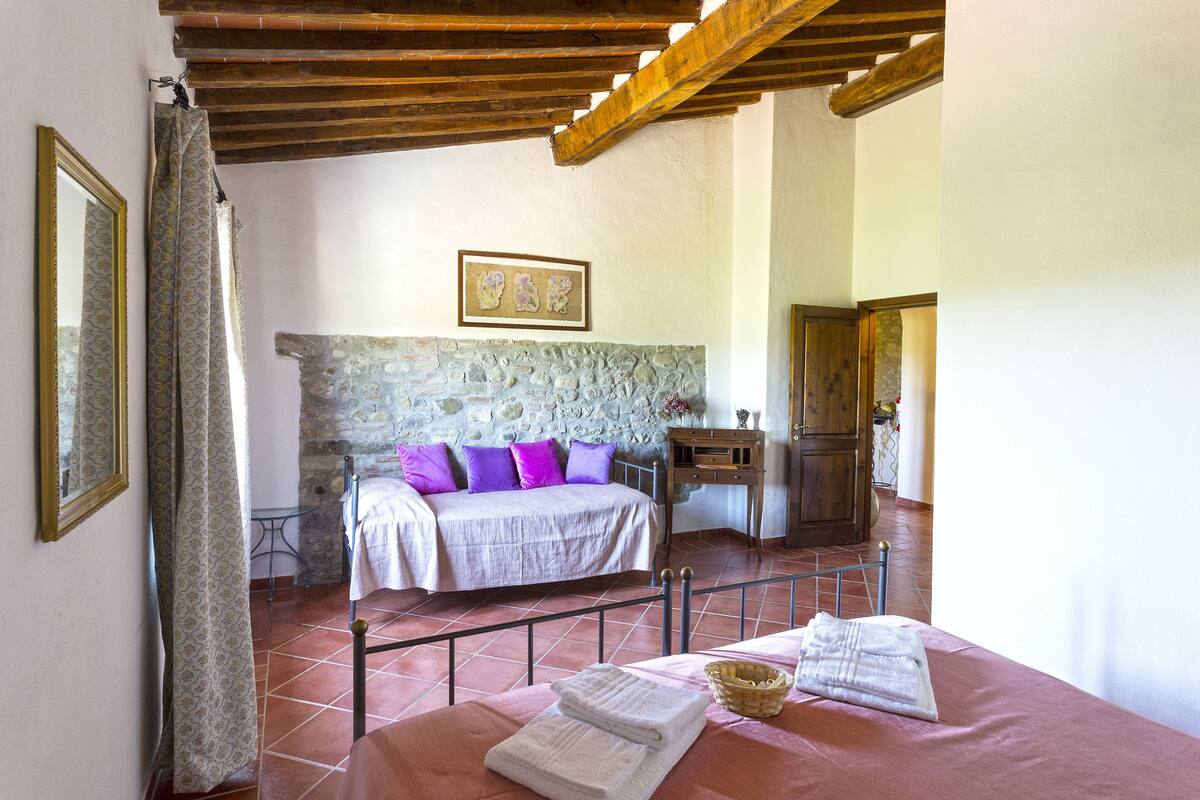 Individually furnished, desk, blackout curtains, free WiFi