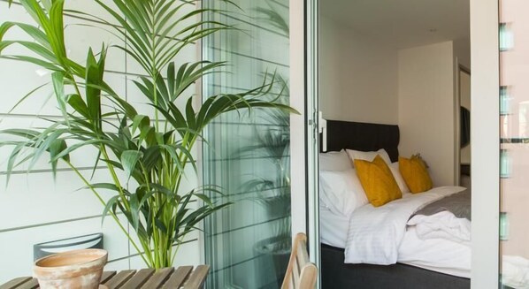 Iron/ironing board, cribs/infant beds, rollaway beds, free WiFi - Belvedere Royal Victoria Docks (London)