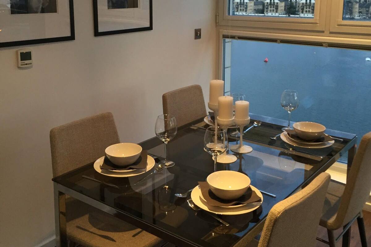 Executive Apartment, 2 Bedrooms | Family dining