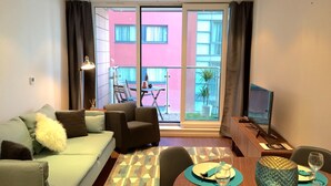 Appartement, 1 chambre, balcon | Coin séjour