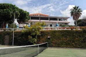 Tennis court - Villaggio Hotel Pineta Petto Bianco (Ricadi)