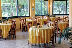 Restaurant - Villaggio Hotel Pineta Petto Bianco (Ricadi)