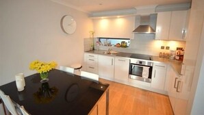 Superior Apartment, 2 Bedrooms, Balcony | In-room dining
