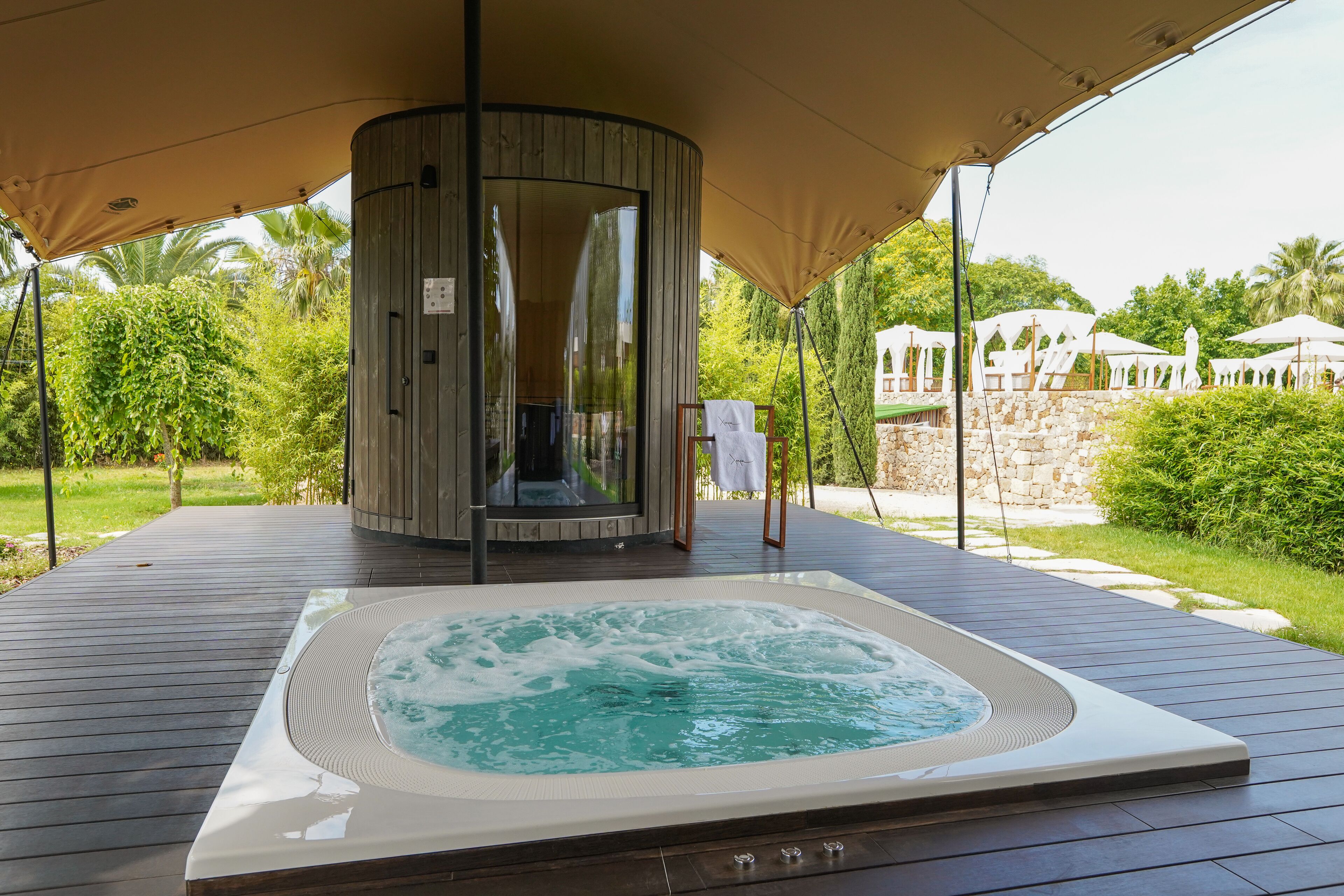 Salas de tratamientos para parejas, sauna, bañera de hidromasaje 