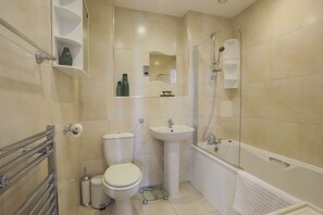 Superior Apartment, 2 Bedrooms, Balcony | Bathroom