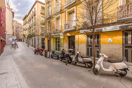 Esterni. Hostal Met Madrid