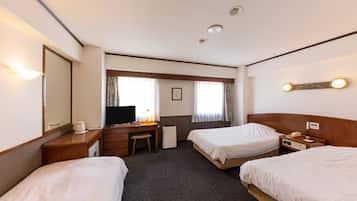 Standard Triple Room, Non Smoking | Desk, free WiFi, bed sheets