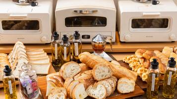 Daily buffet breakfast (JPY 1595 per person)