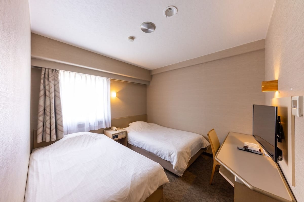 Standard Twin Room, Non Smoking | Desk, free WiFi, bed sheets