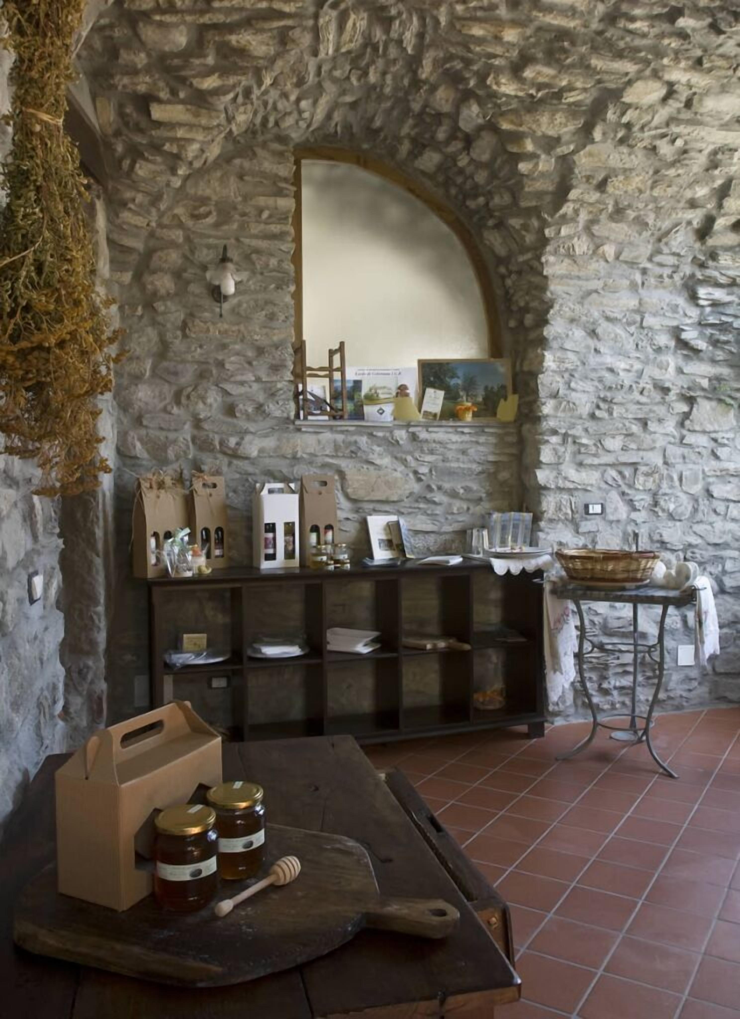 Daily continental breakfast (EUR 8 per person)