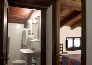 Apartment, 1 Bedroom, Annex Building | Bathroom
