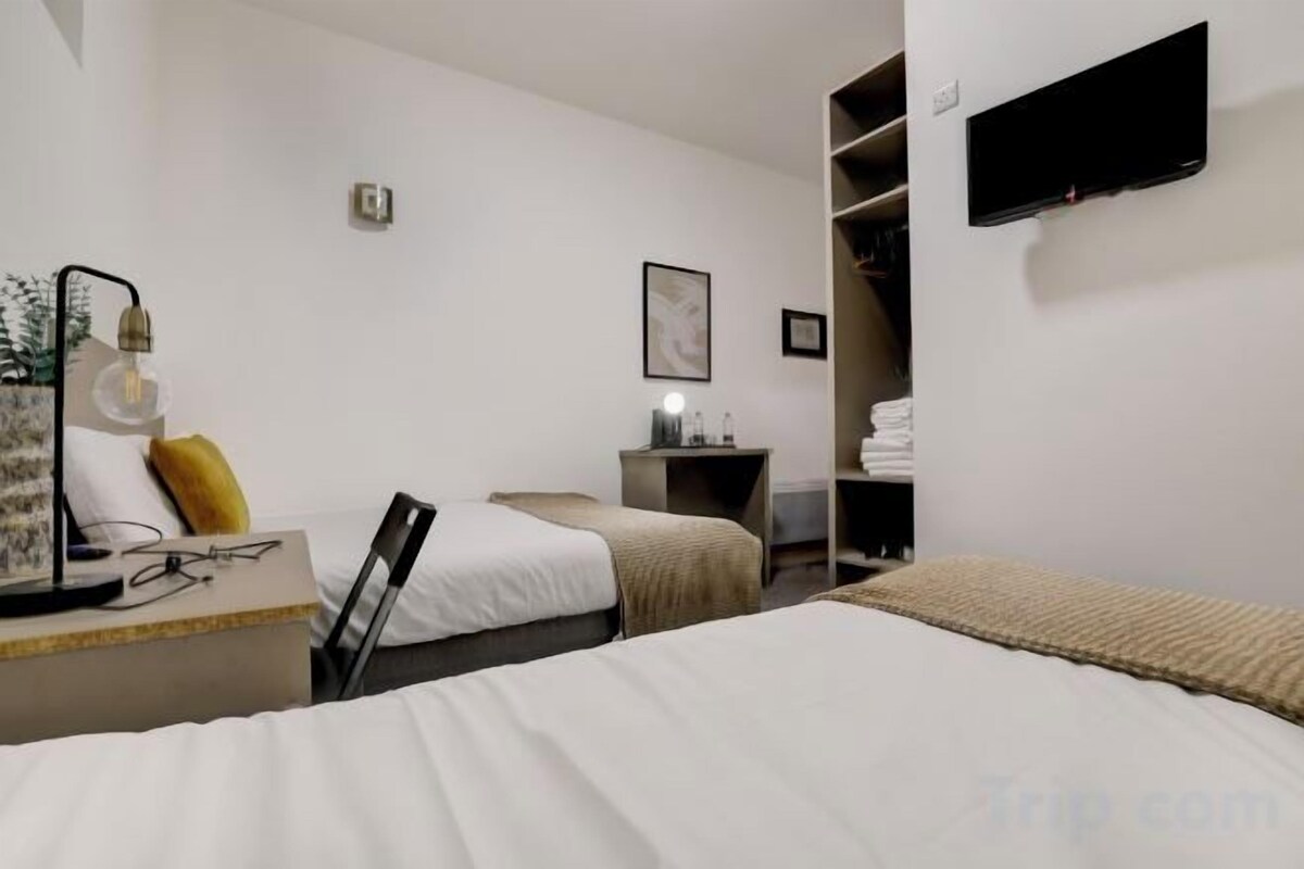 1 bedroom, desk, iron/ironing board (on request), WiFi (free)