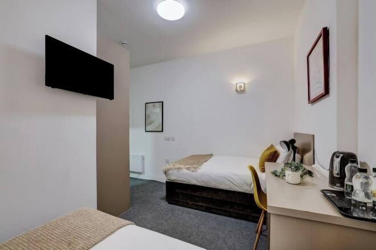 1 chambre, bureau, fer et planche à repasser, Wi-Fi gratuit