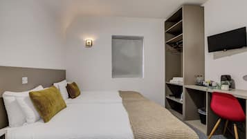 Standard Twin Room | 1 bedroom, desk, iron/ironing board, free WiFi