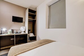 Habitación estándar doble, 1 cama doble | 1 dormitorio, escritorio, tabla de planchar con plancha y wifi gratis