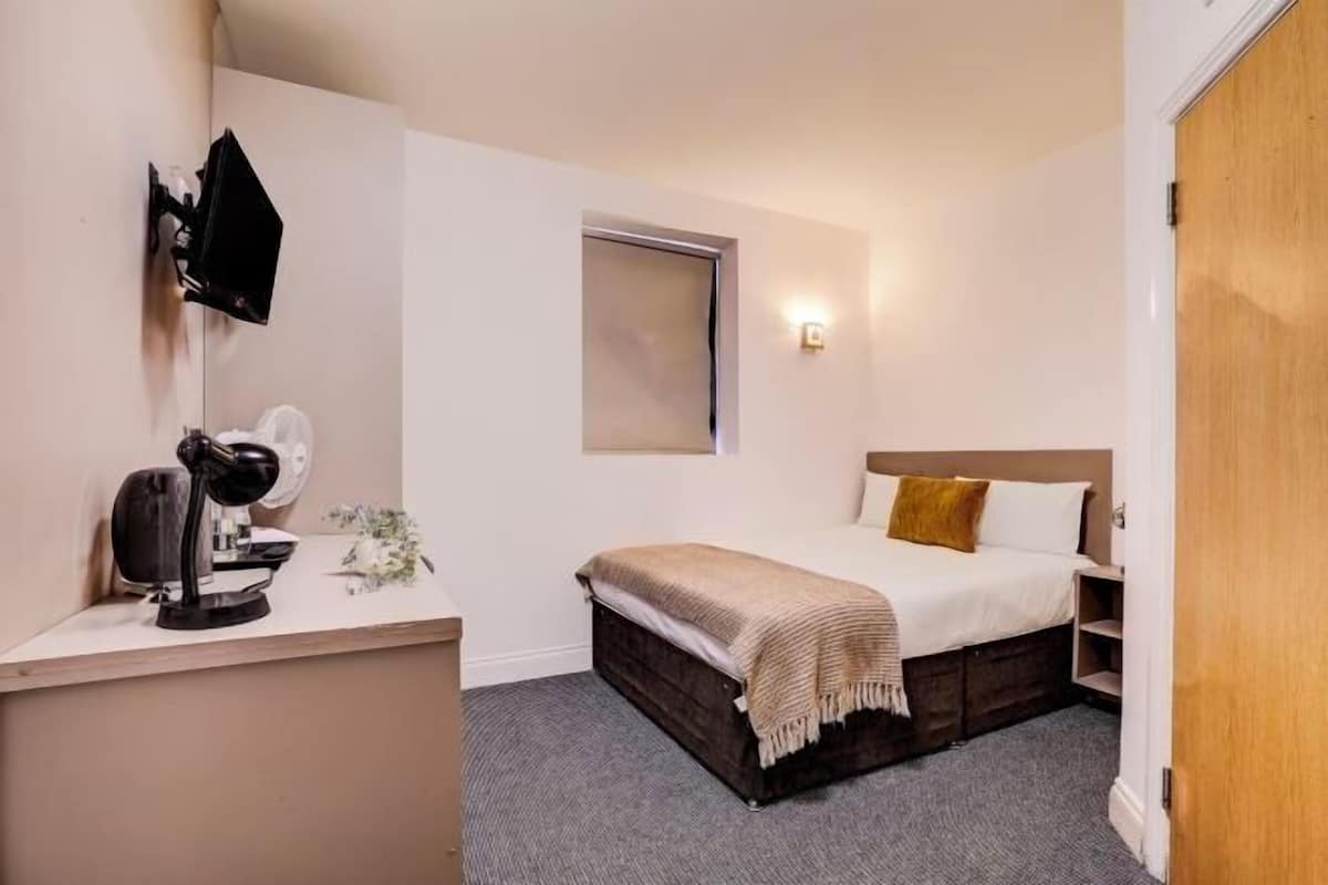 1 chambre, bureau, fer et planche à repasser, Wi-Fi gratuit