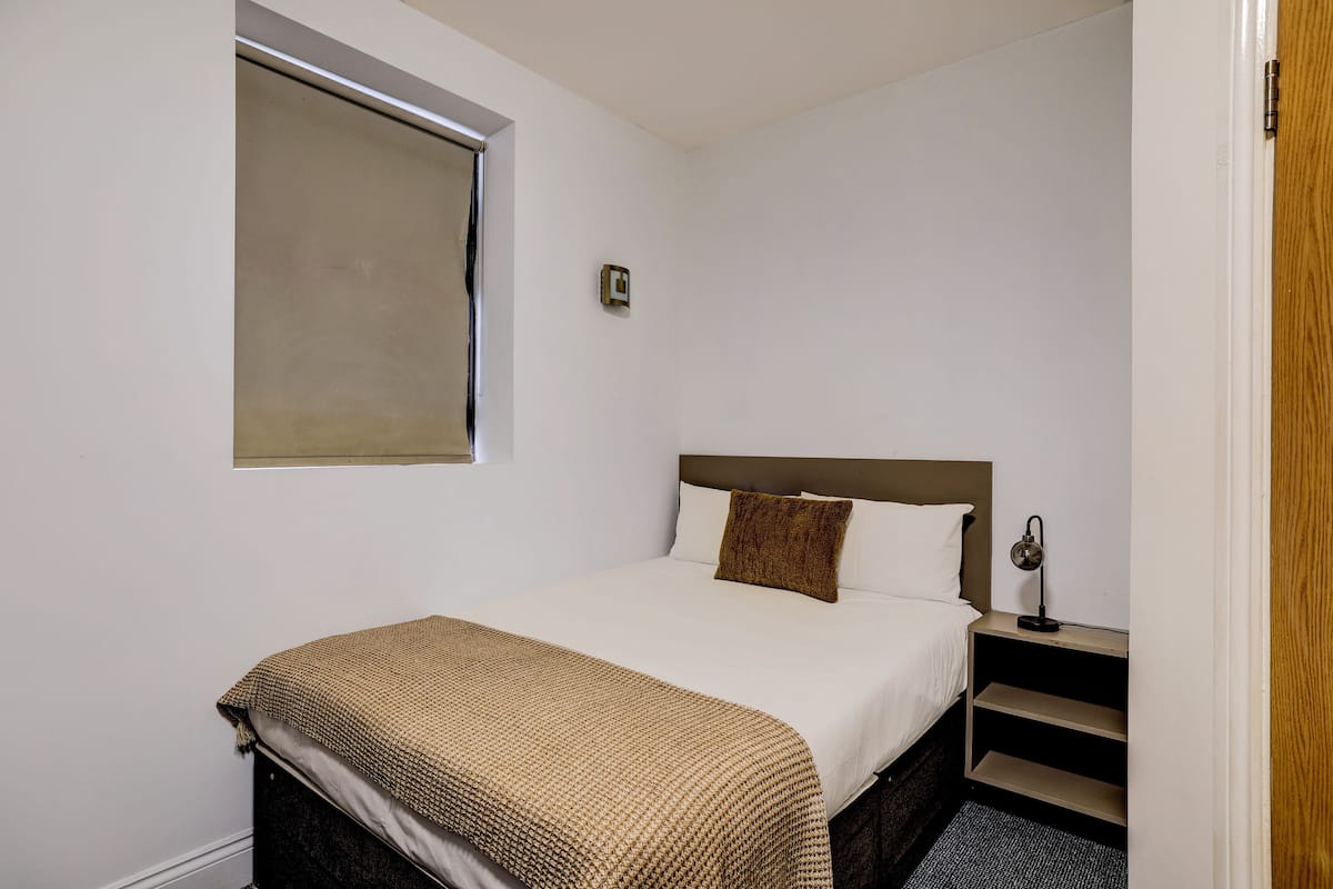 1 chambre, bureau, fer et planche à repasser, Wi-Fi gratuit
