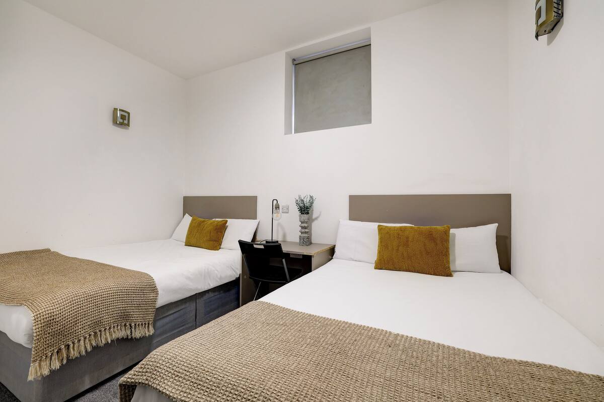 1 chambre, bureau, fer et planche à repasser, Wi-Fi gratuit