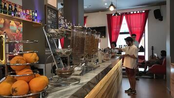 Petit déjeuner buffet (5 EUR par personne)