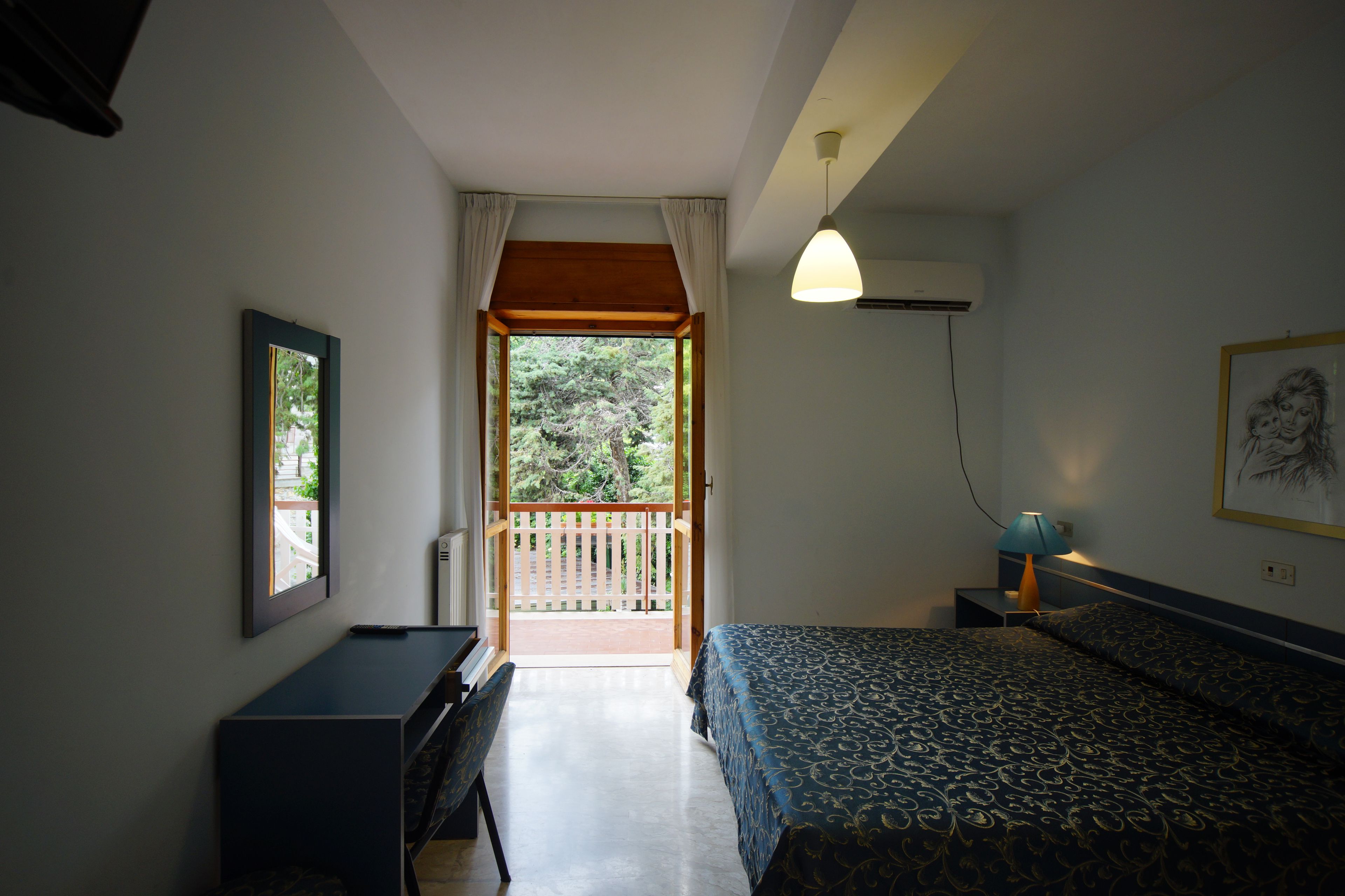 in-room safe, desk, soundproofing, free cots/infant beds