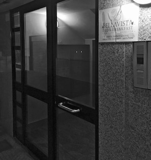 A hotel entrance with a sign for 'Bellavista Bed & Breakfast' and a door with a handle. - B&B Bellavista (Margherita di Savoia)