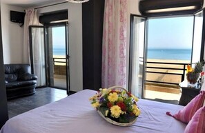 Coffres-forts dans les chambres, fer et planche à repasser