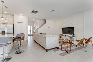 ACO Bella Vida Resort 5 Bedroom Vacation Home with Pool  (1870) | Living room | TV - Bella Vida Resort (Kissimmee)
