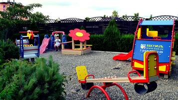 Children’s play area – outdoor