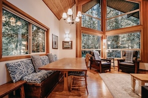 Cabin, 1 Bedroom | Dining